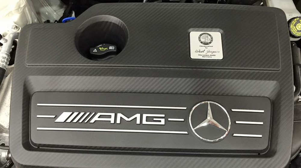 Động cơ turbo 4 xy-lanh 2.0L của Mercedes-Benz A45 AMG 2016 1