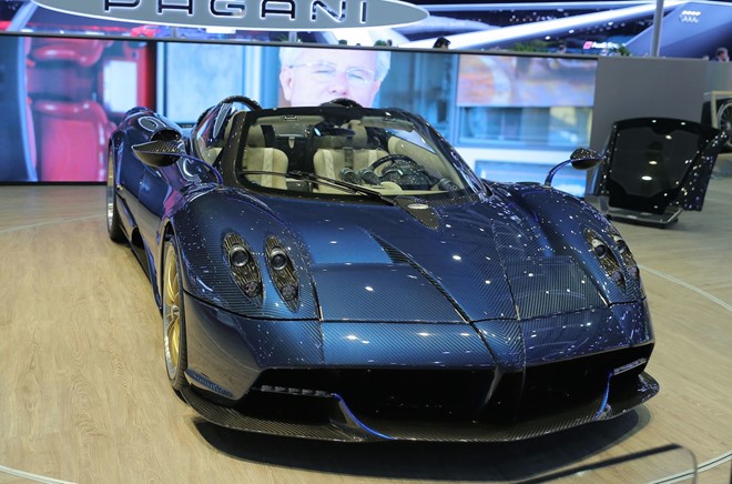 Pagani Huayra Roadster nhẹ hơn, cứng hơn và mạnh hơn bản couple.