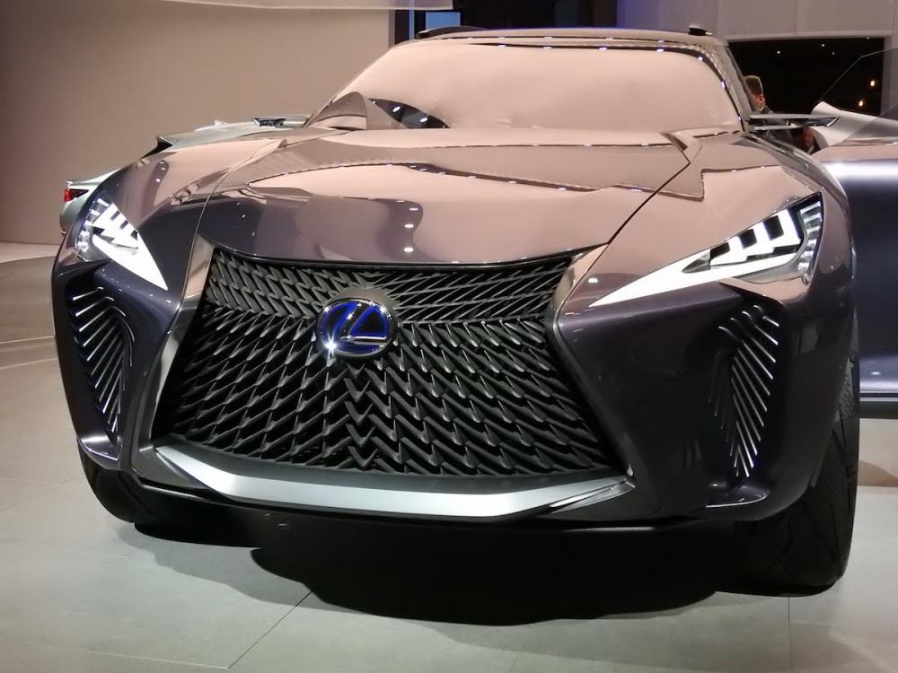 Crosover Lexus UX sẽ rẻ hơn cả NX.