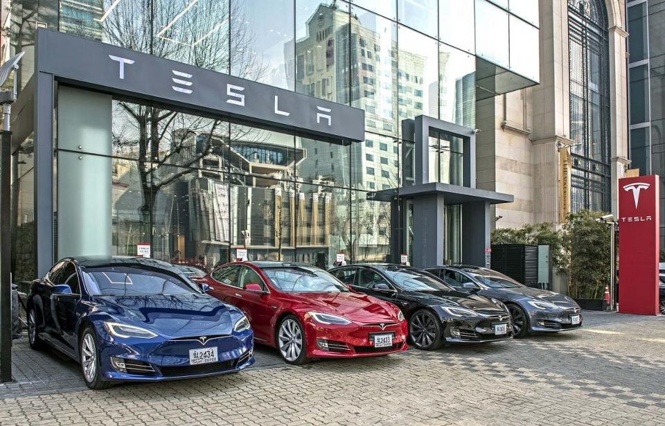 Showroom của Tesla tại Cheongdam-dong, quận Gangnam, Seoul, Hàn Quốc.