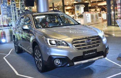 SUV gia đình Subaru Outback giá từ 1,7 tỷ tại Việt Nam.