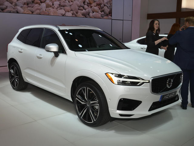 Volvo XC60 2018, mẫu SUV hạng sang chính thức ra mắt, giá từ 1,05 tỷ đồng.