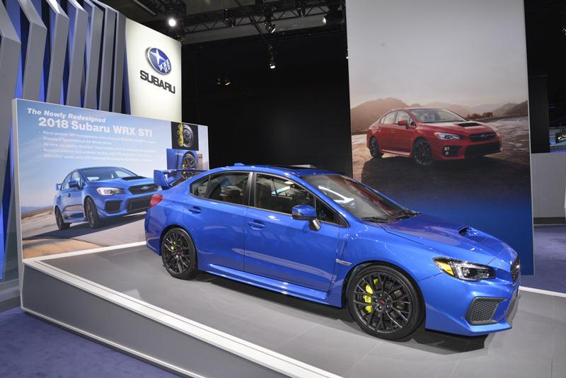 Subaru WRX và WRX STI 2018 có giá khởi điểm từ 27.855 USD và 36.955 USD.