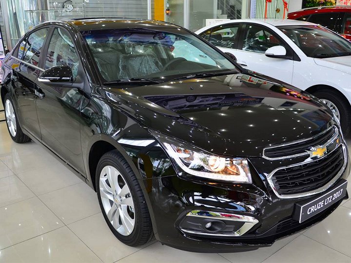 Chevrolet Cruze đang bán rất chạy cũng được giảm giá từ 50 - 60 triệu đồng/xe.