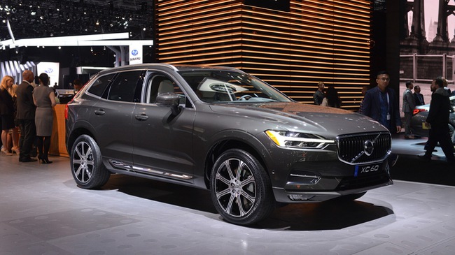 Crossover cao cấp Volvo XC60 2018 chốt giá từ 42.495 USD.