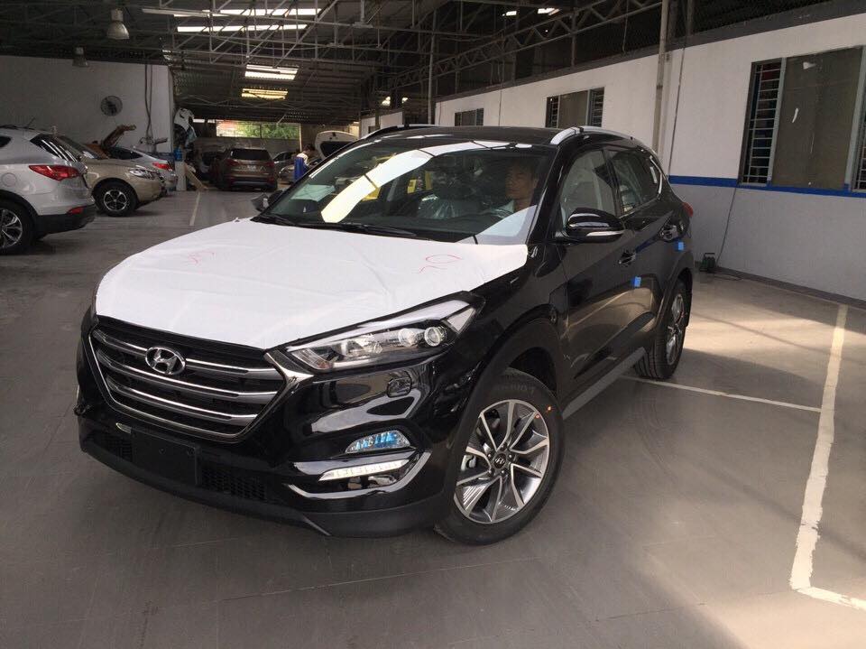 Hyundai Tucson 2017 về tại Việt Nam có vành bánh xe thiết kế mới.