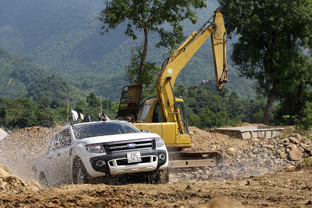 Ford Ranger tại Việt Nam tăng giá bán.