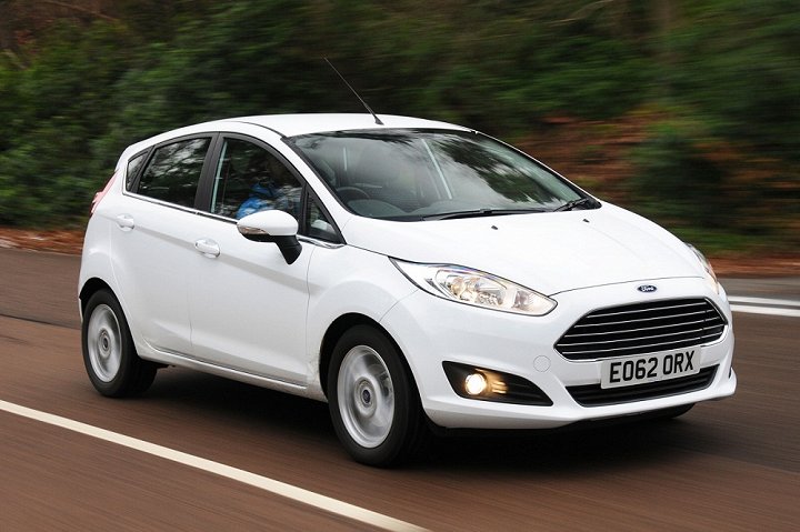 Ford Fiesta đang chiếm ưu thế với hàng loạt các trang bị hiện đại.