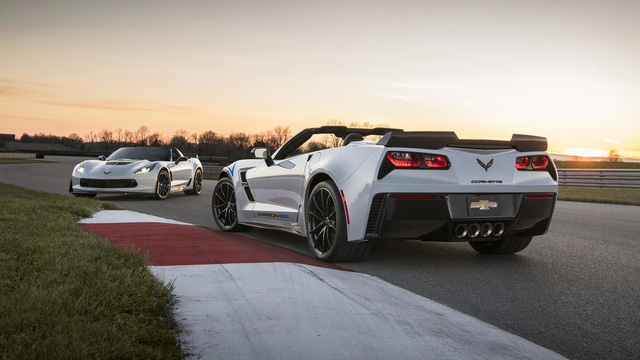 Chevrolet Corvette 2018 có thêm tùy chọn là xám Ceramic Matrix Gray.