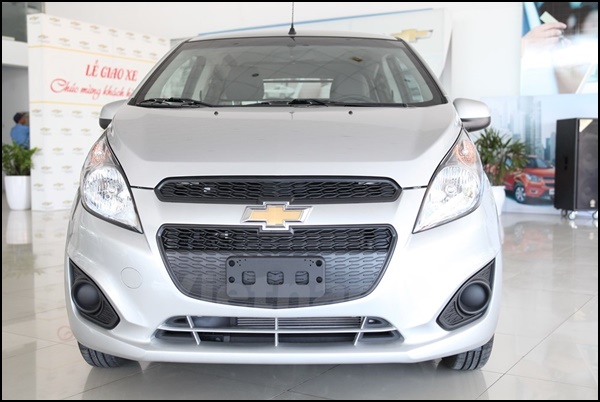 Chevrolet Spark Duo Van giá 297 triệu đồng.