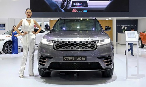 Range Rover Velar 2018 công bố giá bán từ 4,89 tỷ đồng tại thị trường Việt.