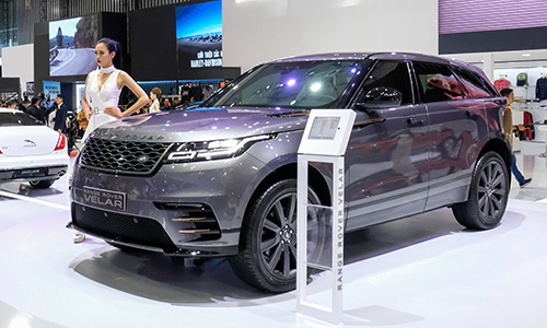 Range Rover Velar 2018 sử dụng động cơ siêu nạp V6 3.0L mạnh 380 mã lực/450 Nm.