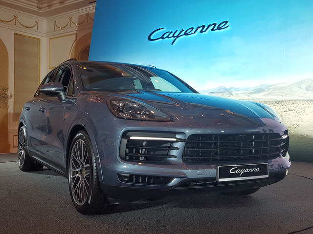 Porsche Cayenne 2018 có giá dao động từ 4,54 - 8,92 tỷ đồng tại Việt Nam.