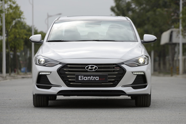 Hyundai Elantra Sport 2018 có giá bao nhiêu tại Việt Nam? 4
