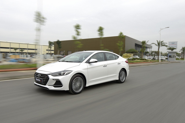 Hyundai Elantra Sport 2018 có thân xe làm từ 51% thép cường lực  AHSS..
