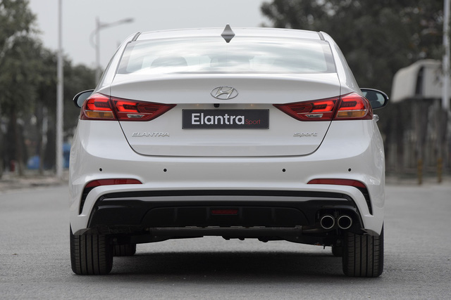 Hyundai Elantra Sport 2018 có giá bao nhiêu tại Việt Nam? 6