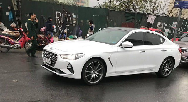 Chiếc Genesis G70 2018 màu trắng đầu tiên về Việt Nam đã ra biển trắng...