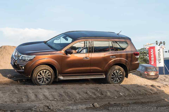 SUV 7 chỗ Nissan Terra 2018 sắp về Việt Nam có giá bao nhiêu? - Ảnh a3