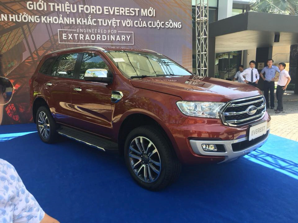 Cận cảnh Ford Everest 2018 giá 850 triệu đồng tại đại lý, chờ ngày mở bán A3