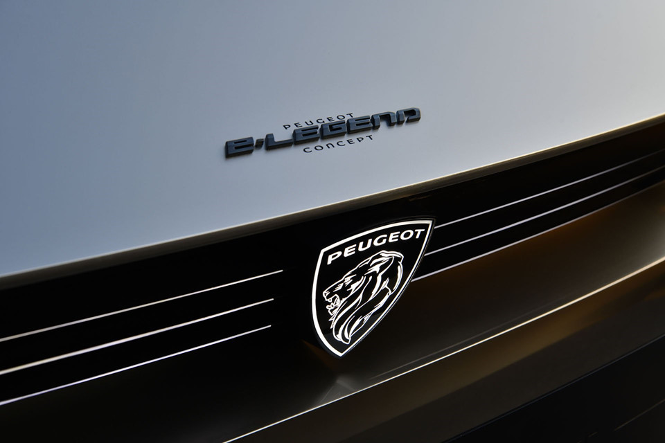 Ngắm Peugeot e-Legend Concept  tuyệt đỉnh với 16 màn hình