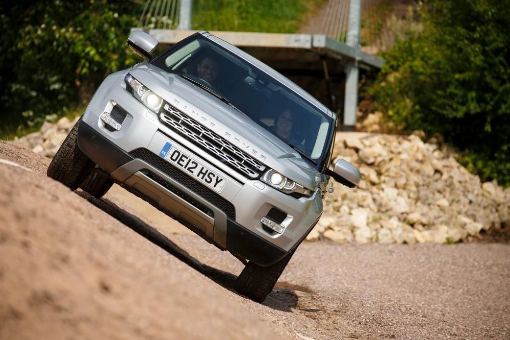 Xe sang Range Rover Evoque được giảm giá tới 200 triệu đồng tháng trước Tết3aaaa