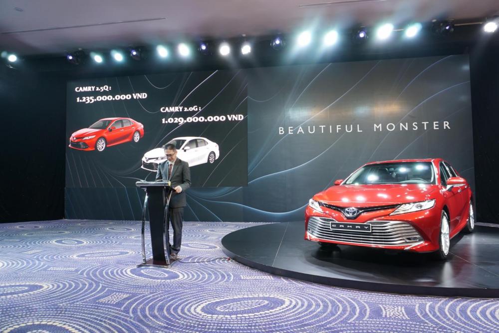 Giá xe Toyota Camry 2019 mới ra mắt khách Việt được công bố, con số giật mình