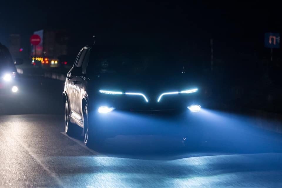 Ô tô VinFast “hành quân” thử nghiệm ngày đêm đầu tiên đã lộ hệ thống đèn LED ấn tượng 1a