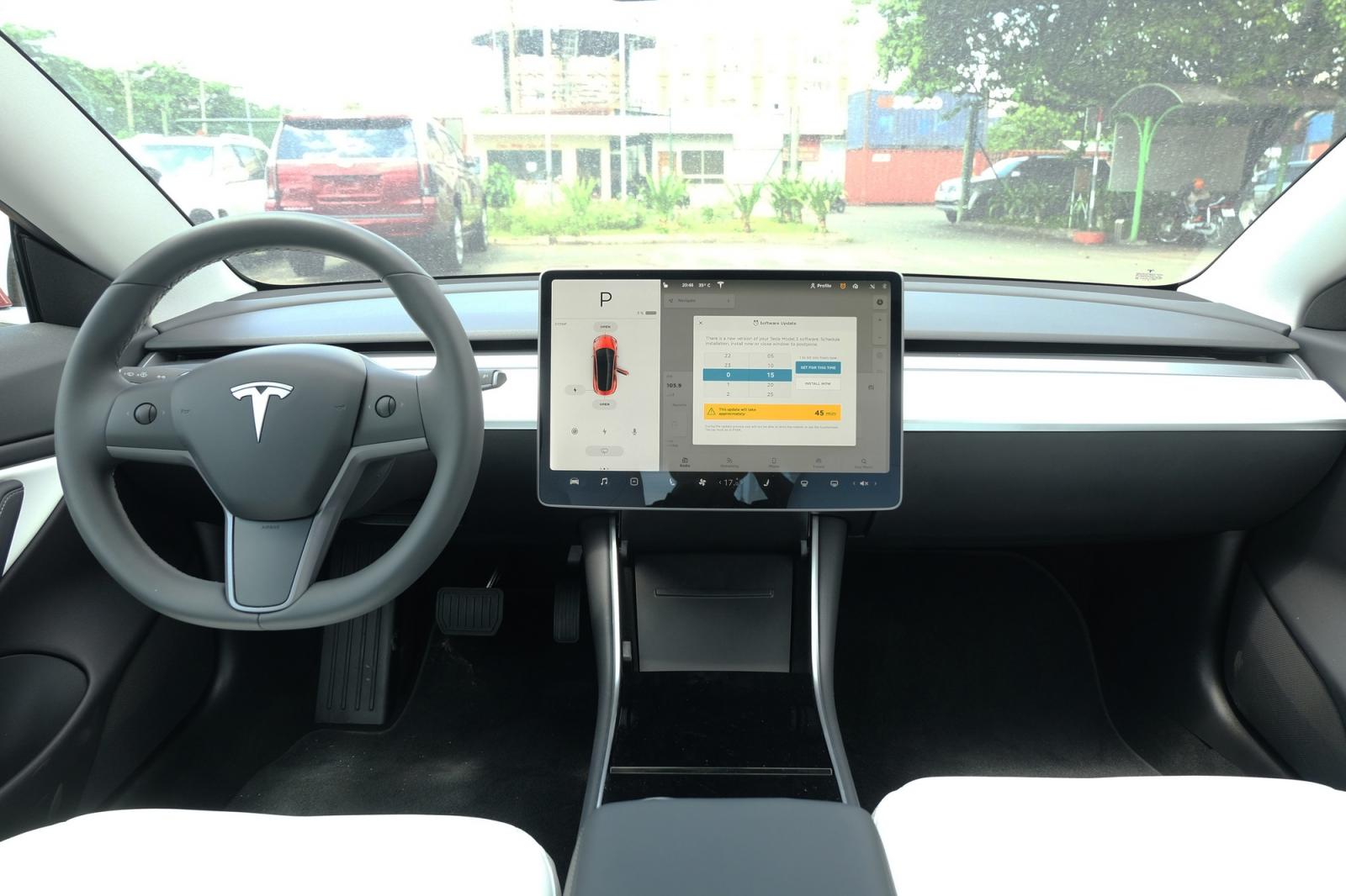 Chiếc Tesla Model 3 thứ 2 được đưa về Việt Nam có màu đỏ rực 2a