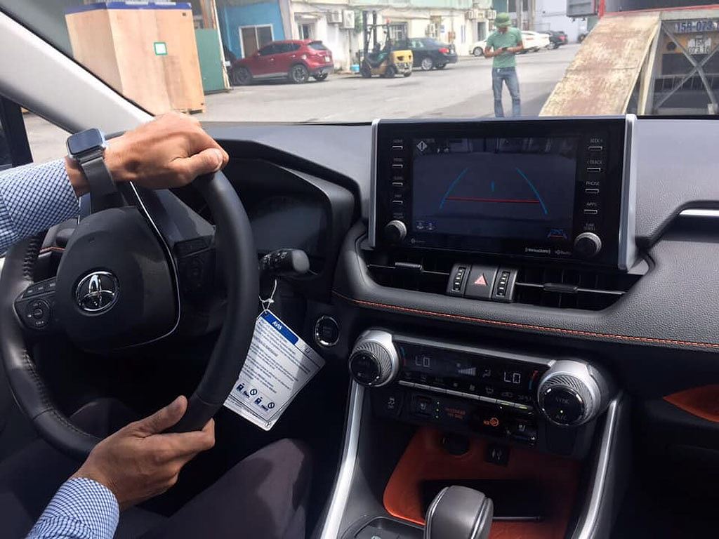 Toyota RAV4 2019 được đưa về đại lý tại Việt Nam, sẵn sàng cạnh tranh với Honda CR-V 4a