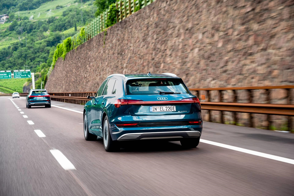 SUV điện Audi E-Tron chạy xuyên châu Âu chỉ mất 1 ngày 5a