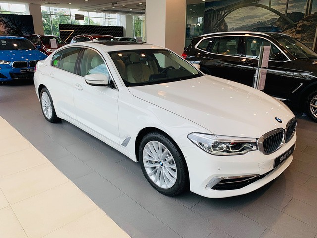 Giá xe BMW 5-Series 2019 giảm mạnh đến 230 triệu đồng tại đại lý  1a