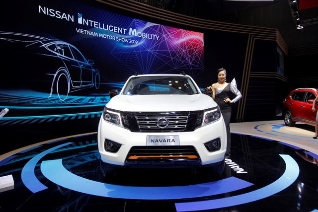 Nissan Navara Black Edition A-IVI ra mắt khách Việt, giá 835 triệu đồng 4a