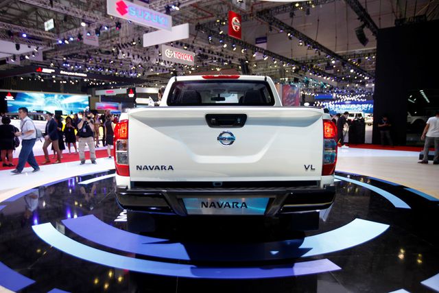 Nissan Navara Black Edition A-IVI ra mắt khách Việt, giá 835 triệu đồng 5a