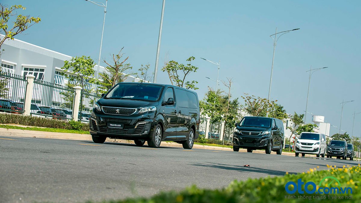 Peugeot Traveller 2019 giảm 50 triệu đồng tại Việt Nam 3a