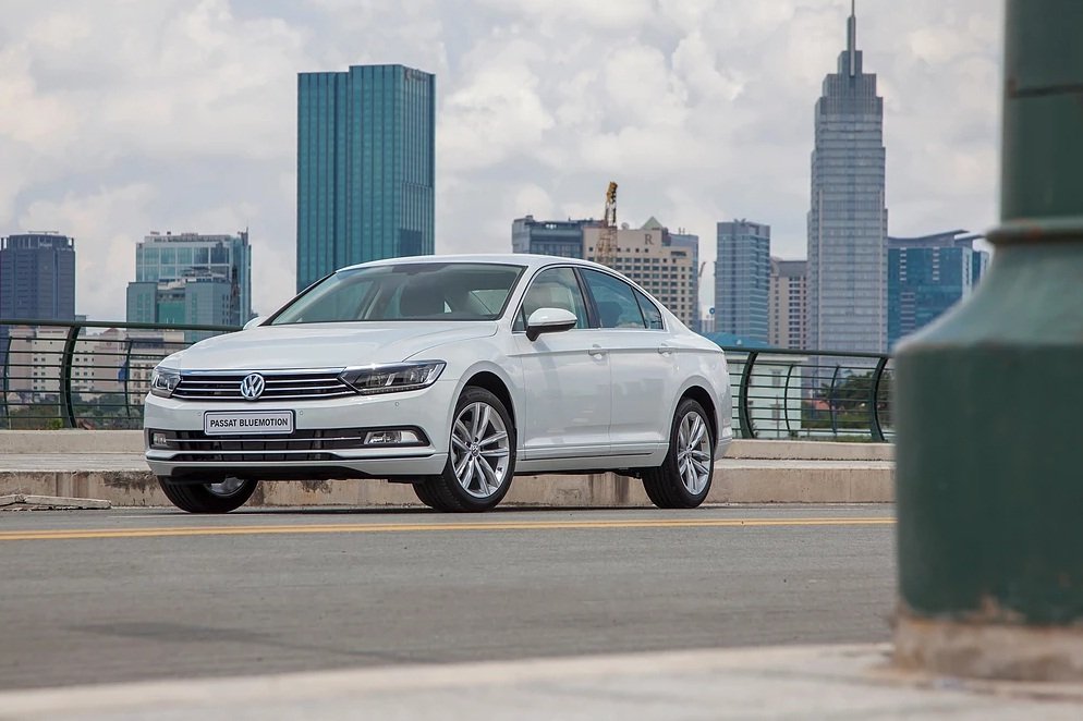 Giá xe Volkswagen Passat tháng 12/2019 giảm đến 140 triệu đồng 1a
