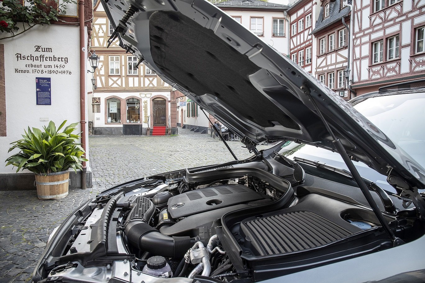 Mercedes-Benz GLC 300 4Matic nâng cấp chuẩn bị mở bán, giá hơn 2,5 tỷ đồng 4a