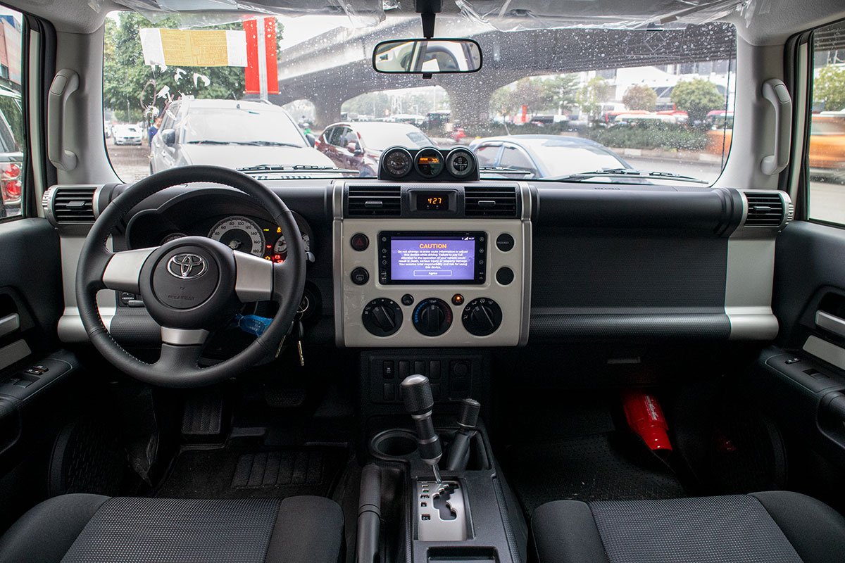 Xuất hiện chiếc Toyota FJ Cruiser 2020 đầu tiên tại Việt Nam 3a