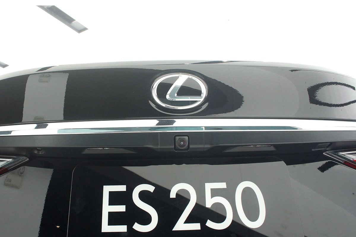 Chốt giá Lexus ES 250 2020 2,540 tỷ đồng, sẵn sàng bàn giao cho khách Việt 3a