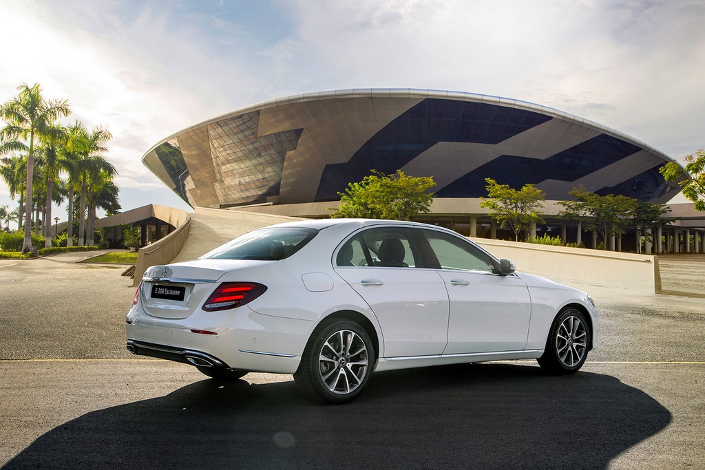 Mercedes-Benz E 200 Exclusive 2020 ra mắt khách hàng Việt, giá hơn 2 tỷ đồng 4a