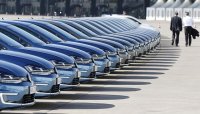Bê bối gian lận khí thải, Volkswagen lần đầu sụt giảm doanh số