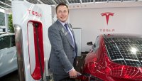 Tesla trở thành nhà sản xuất ô tô lớn nhất