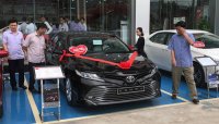 Toyota Camry 2019 thế hệ mới đã về đại lý, chênh cả trăm triệu đồng